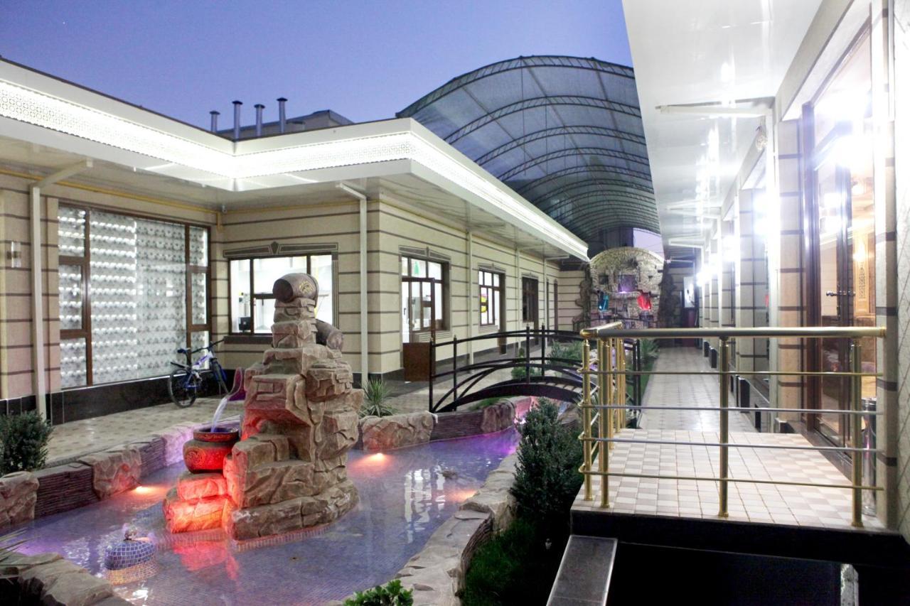 Hotel Naxshab Qarshi ภายนอก รูปภาพ