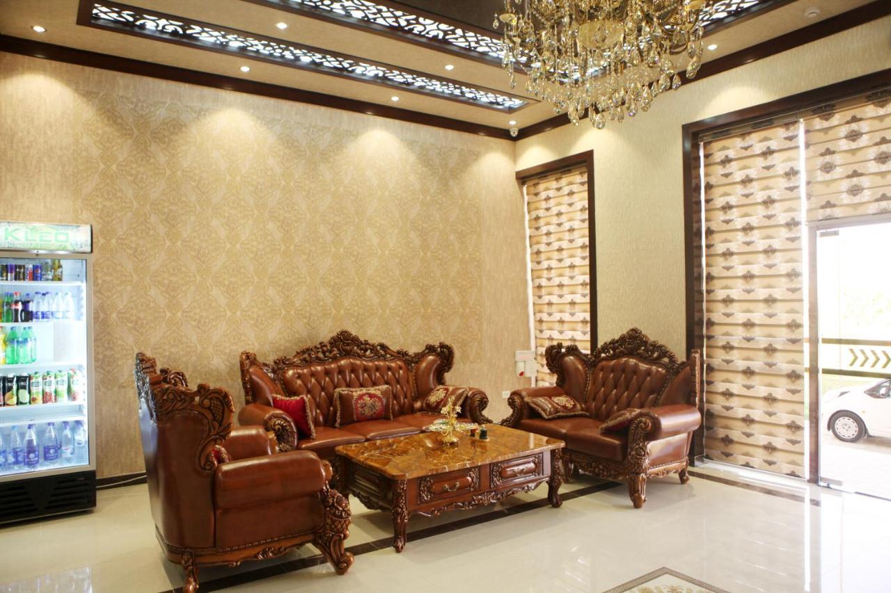 Hotel Naxshab Qarshi ภายนอก รูปภาพ