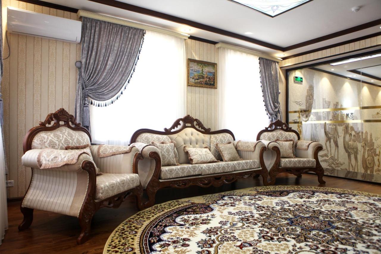 Hotel Naxshab Qarshi ภายนอก รูปภาพ